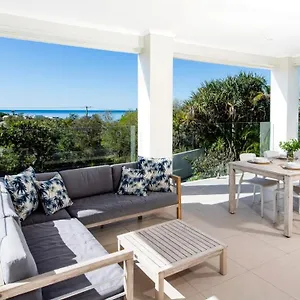 ultimate-noosa-six-bedroom-luxury-with-waterslide.queenslandhotels.net/